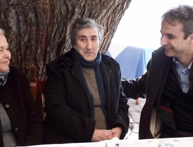 Ο Κ. Μητσοτάκης «αποχαιρετά με συγκίνηση» τη θρυλική γιαγιά Μαρίτσα της Λέσβου (φωτο)